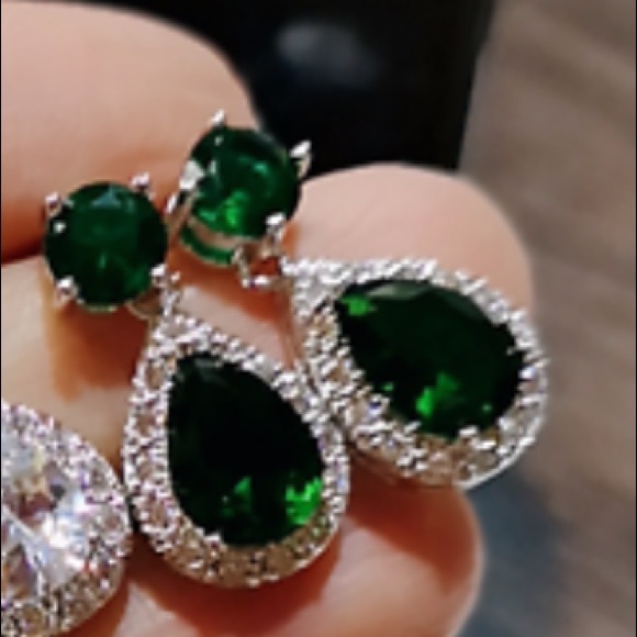 New Gorgeous sterling silver diamond earrings - Picture 2 of 2